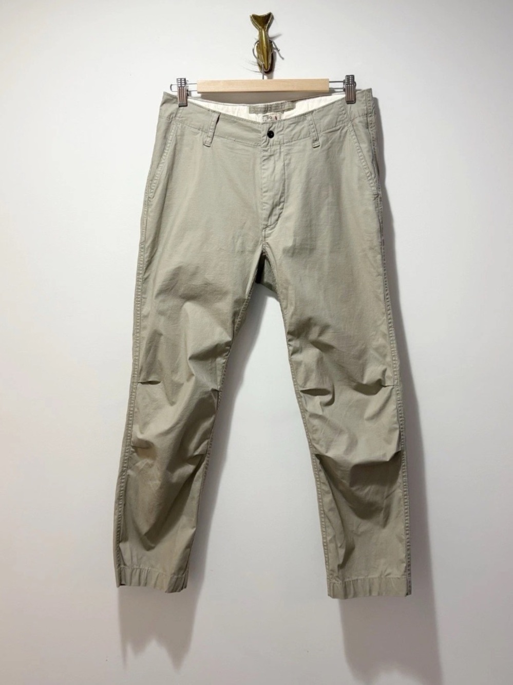 Relwen Flyweight Flex Chino Pant Size 30 Dark Sand Lightweight Pleated Knee